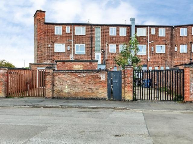 Flat for sale in Corby, North Northamptonshire