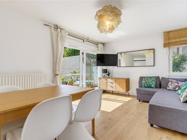 Flat for sale in London Borough of Lambeth, Greater London