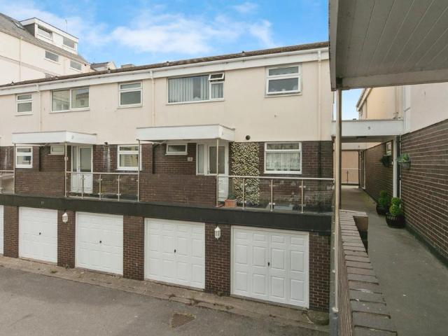 Flat for sale in Llandudno, Wales