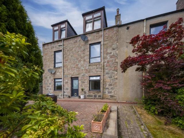 Flat for sale in Ballindoch, Scotland