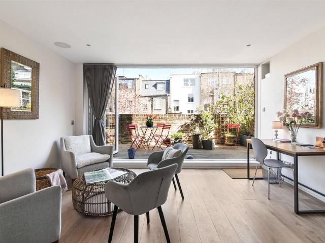 Flat for sale in Notting Hill, Greater London
