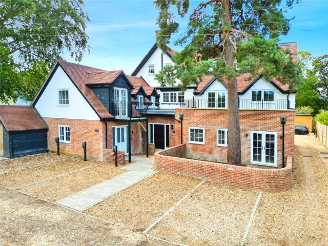 Flat for sale in Buckler's Park, Crowthorne