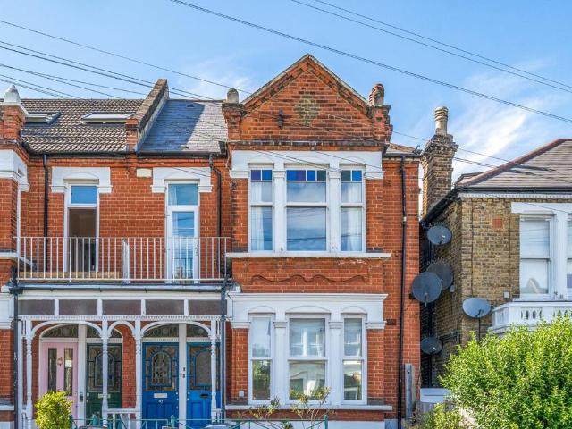 Flat for sale in London Borough of Lambeth, Greater London