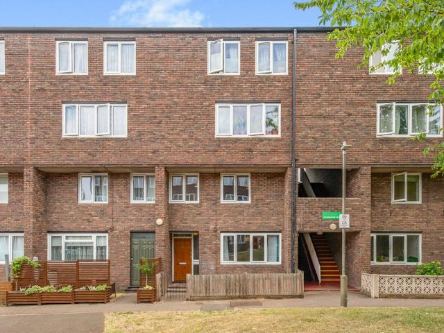 Flat for sale in Greater London