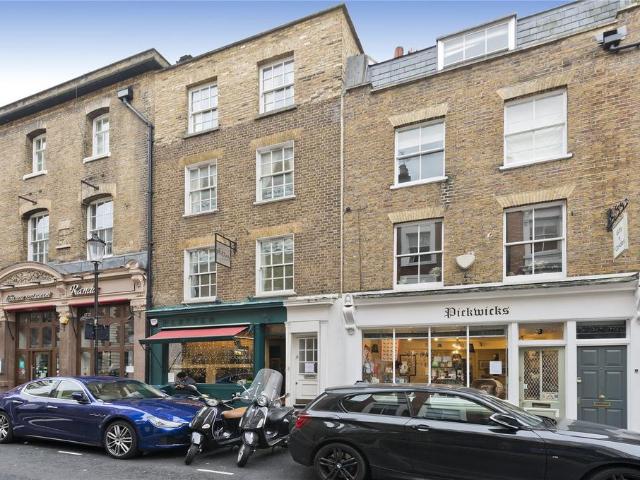 Flat for sale in Kensington, Greater London
