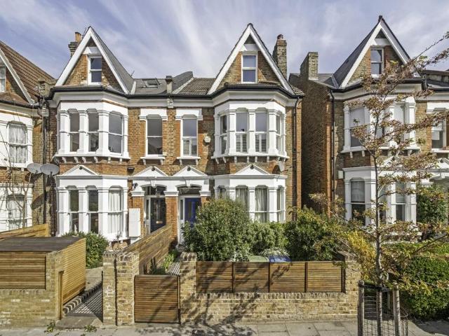 Flat for sale in Dulwich Village, Greater London