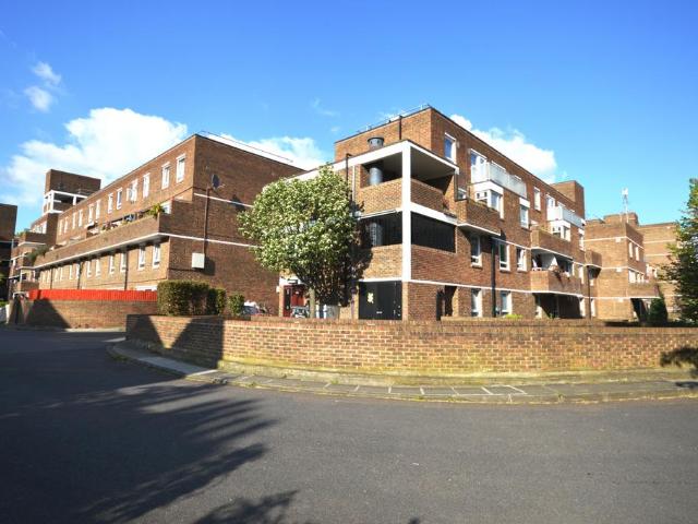 Flat for sale in Ratcliffe, Stepney