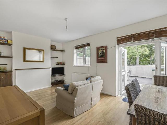 Flat for sale in Southfields, Greater London
