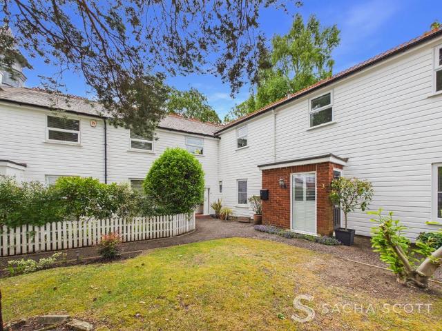 Flat for sale in Woodcote, Epsom