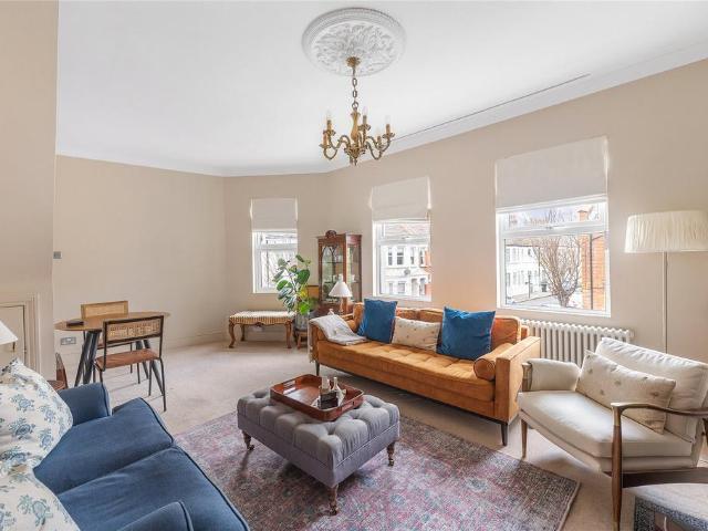 Flat for sale in Fulham, Greater London