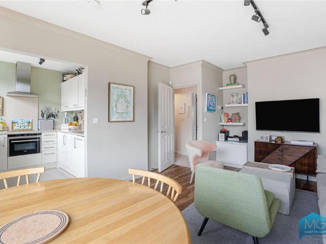 Flat for sale in Finchley, Isle Of Man