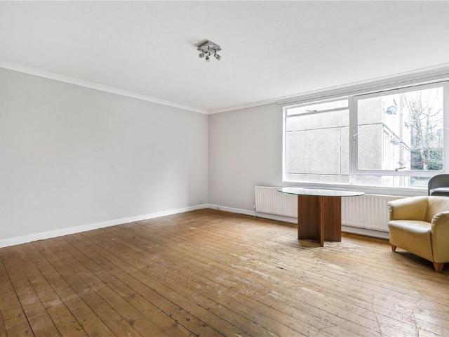Flat for sale in Putney, Greater London