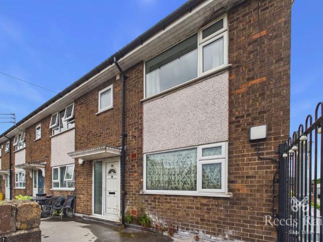 Flat for sale in Rhodes, Burnedge