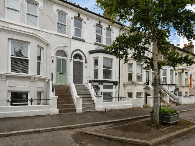 Flat for sale in Blacklands, Guestling Green