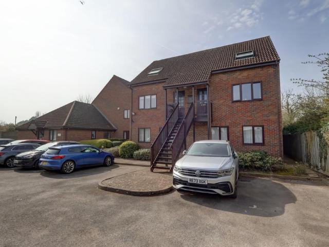 Flat for sale in Horsenden, Princes Risborough