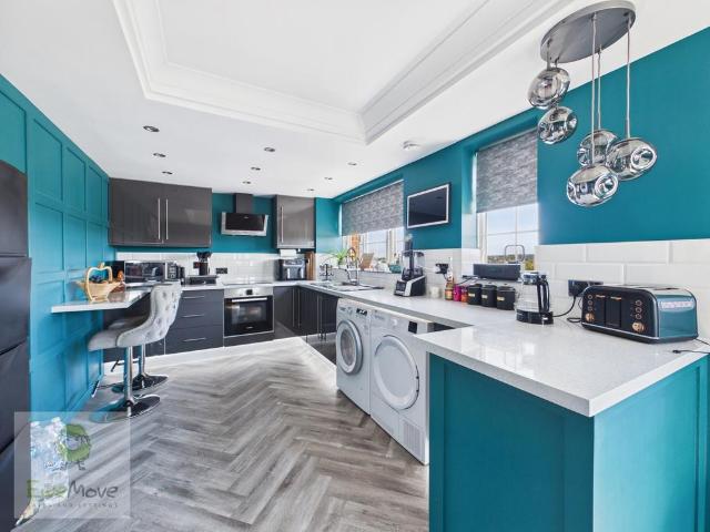 Flat for sale in Strood