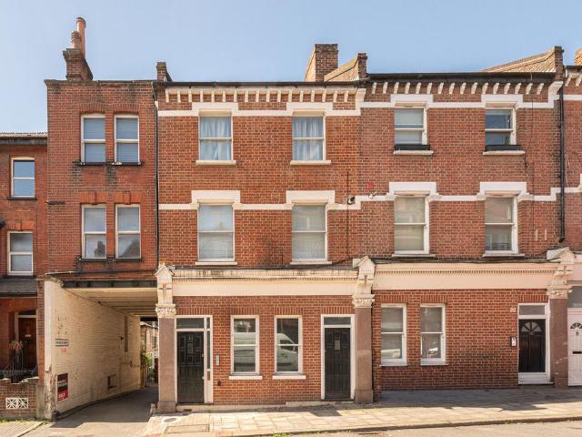 Flat for sale in Streatham, Greater London