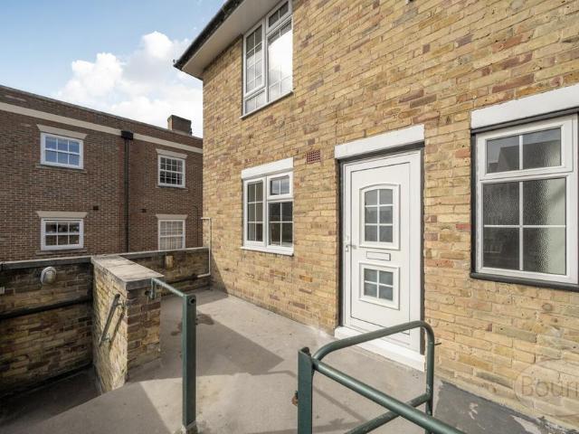 Flat for sale in Blackhills, Surrey