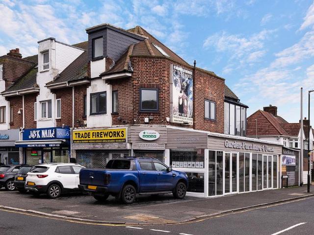 Flat for sale in Crook Log, Welling
