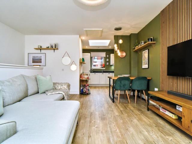 Maisonette for sale in North Leith, Leith