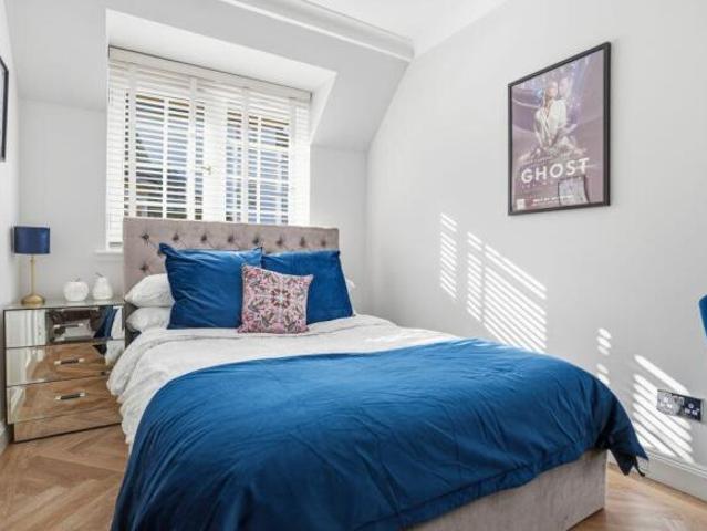 Maisonette for sale in Colinton, Scotland