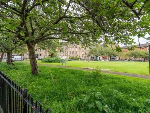 Maisonette for sale in Newington, Scotland