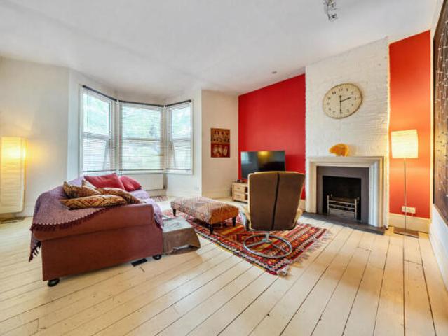 Maisonette for sale in Chiswick, Greater London