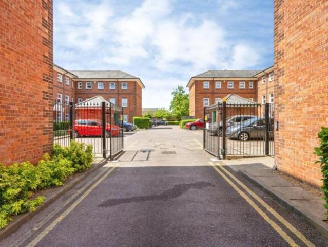 Maisonette for sale in Bedford
