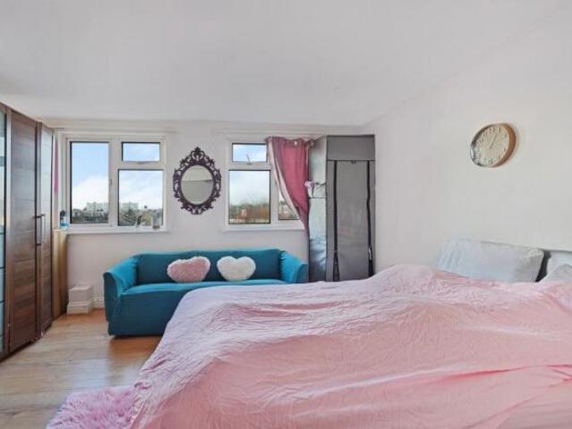 Maisonette for sale in Enfield, Greater London