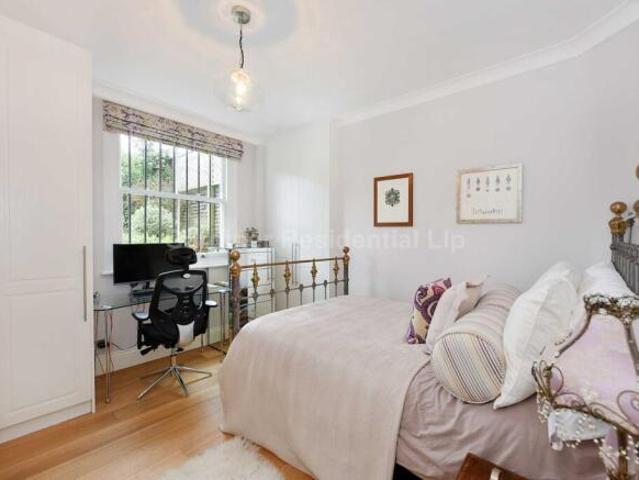 Maisonette for sale in Ealing, Greater London