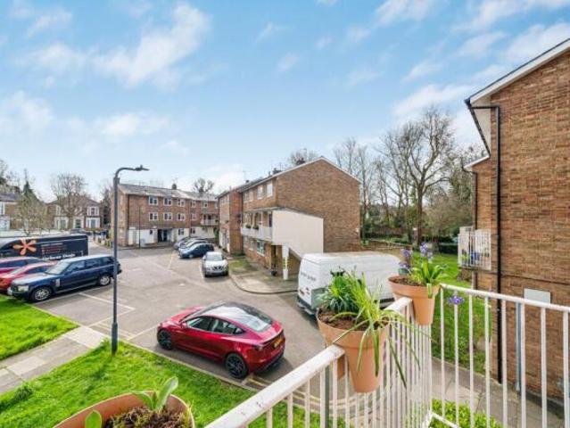 Maisonette for sale in Cat Hill