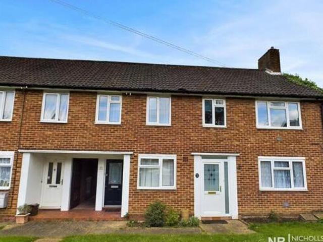 House for sale in Chessington