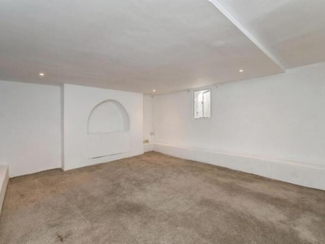 Maisonette for sale