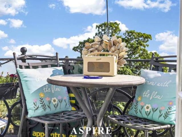 Maisonette for sale in Alton Barnes, Essex