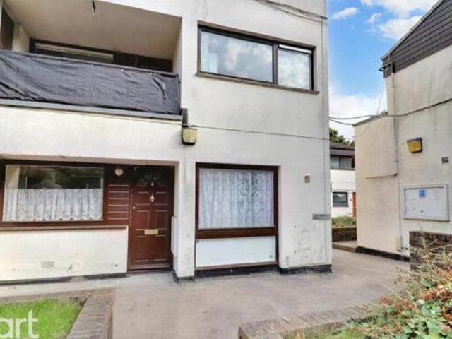 House for sale in Luton