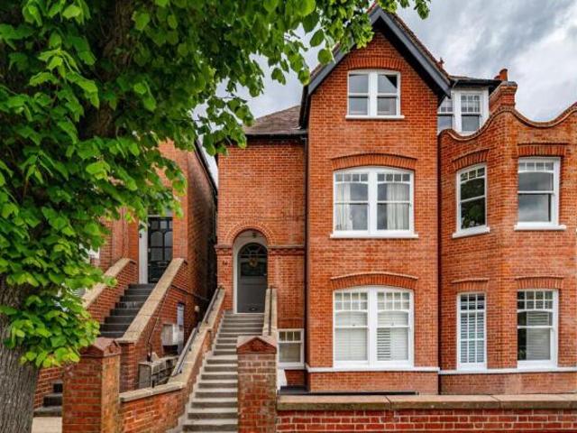 Maisonette for sale in West Hampstead, Greater London