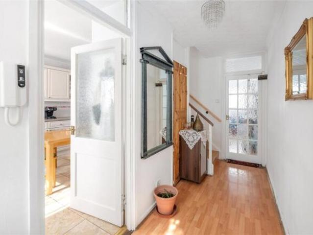 Maisonette for sale in Battersea, Greater London