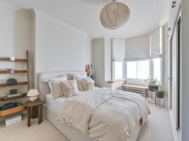 Maisonette for sale in East Dulwich, Greater London