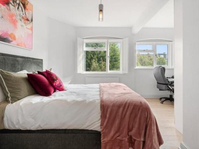 Maisonette for sale in Cat Hill