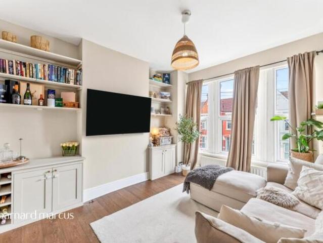 Maisonette for sale in London Borough of Merton, Mitcham
