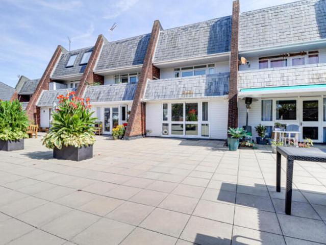 Maisonette for sale in Five Acres, Hertfordshire
