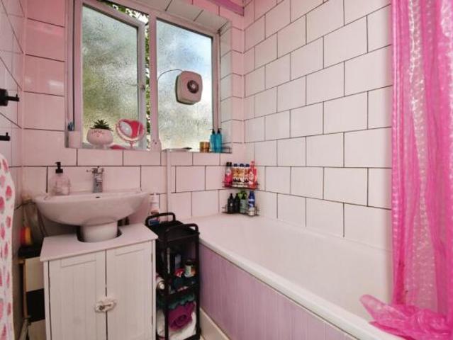 Maisonette for sale in Lyons, Greater London