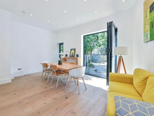 Maisonette for sale in Georgia, Greater Manchester