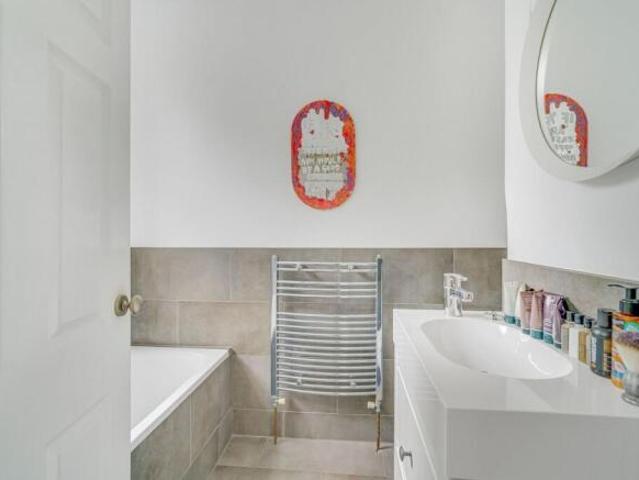 Maisonette for sale in Barnes, Greater London