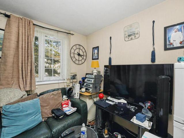 Maisonette for sale in Enfield, Greater London