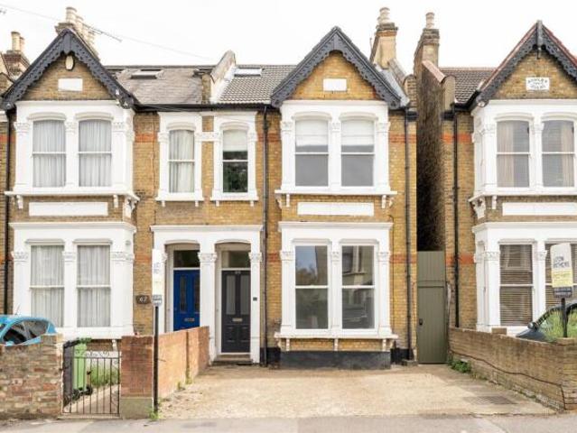 Maisonette for sale in Walthamstow, Greater London