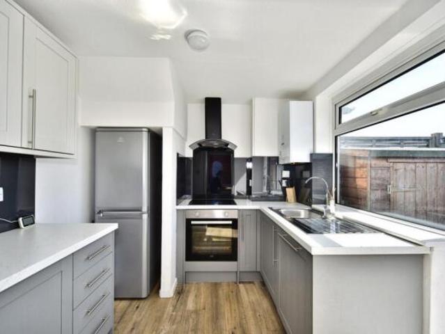 Maisonette for sale in Midway, Kent