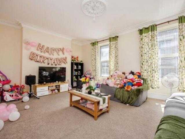 Maisonette for sale in Follaton, Strode