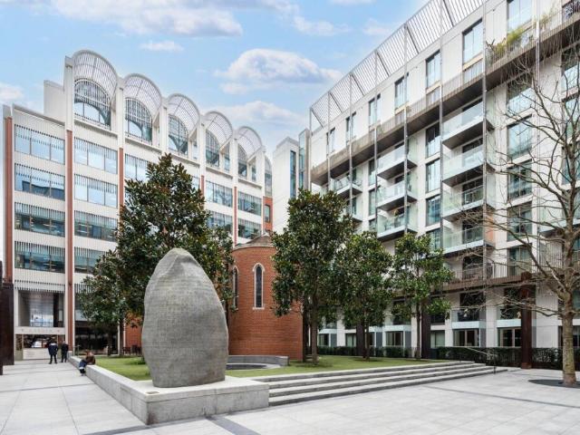 Duplex for sale in Fitzrovia