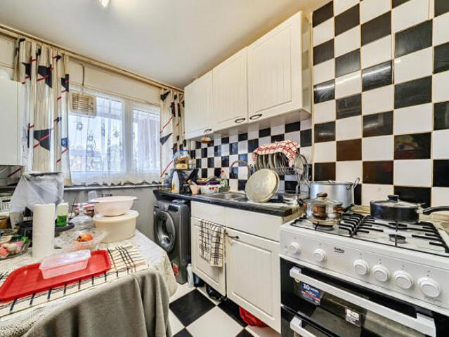 Maisonette for sale in London Borough of Merton, Mitcham